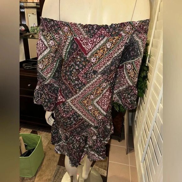 ROSE AND GRACE NYC BOHO RUFFLE OF THE SHOULDER MINI DRES WITH BELL SLEVES SIZE S - Picture 3 of 9